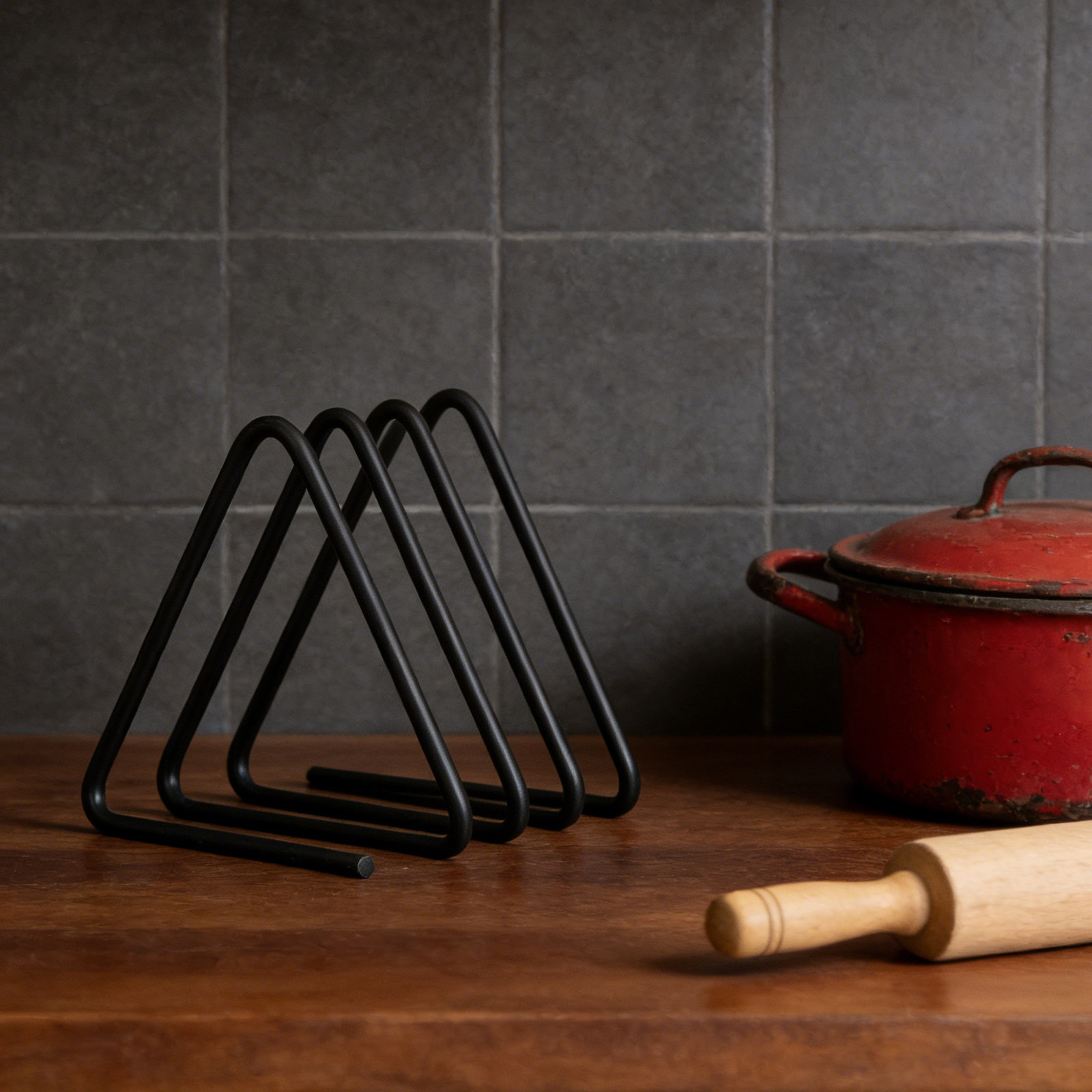 Kitchen Baking Sheet Organizer - Driehoekig snijplankrek van zwart metaal, ruimtebesparend,